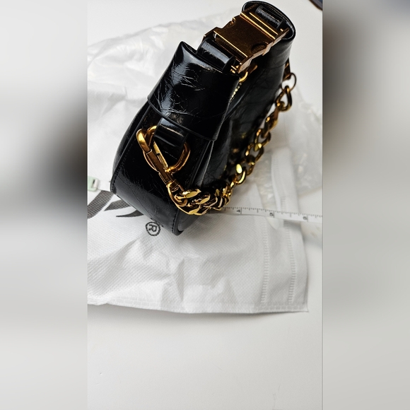 Black and Gold Chain Women's Crossbody Bag (NWOT) - Picture 5 of 11